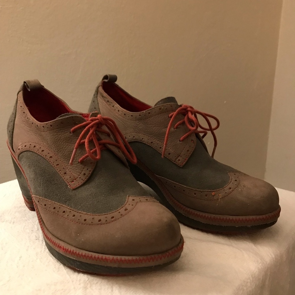 Jambu grey and red wing tip suede shoe with heel. Size 9.5.